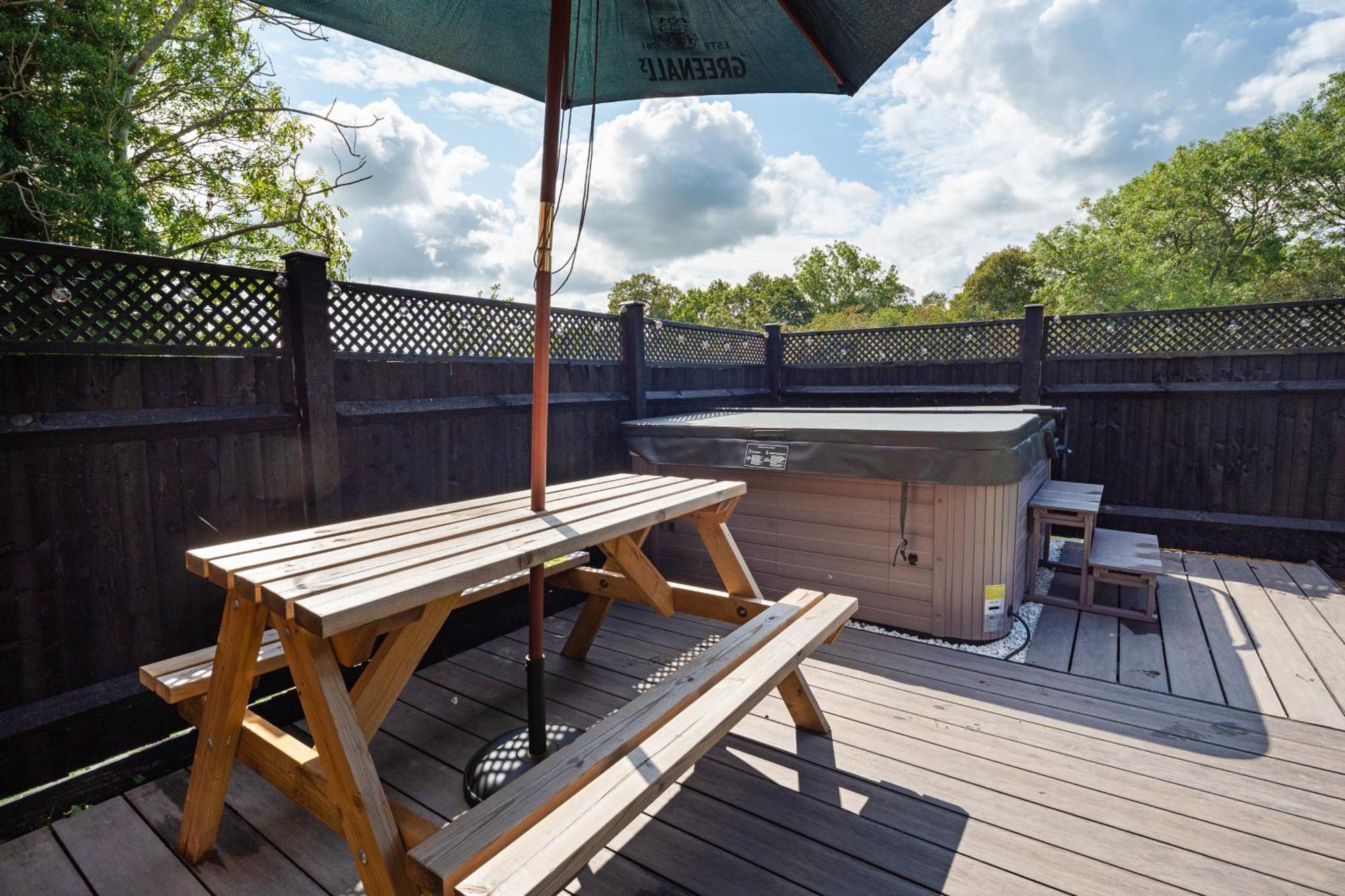 Country Cottage 2Br With Hot Tub And Tennis Court Chiddingly Exteriör bild